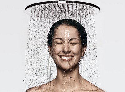 bath vs shower cleanliness